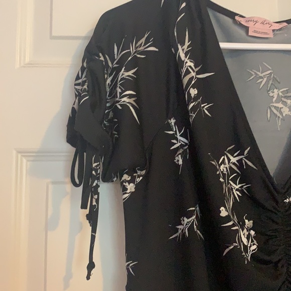 🎉2/50 Beautiful Floral Dress - Picture 3 of 4